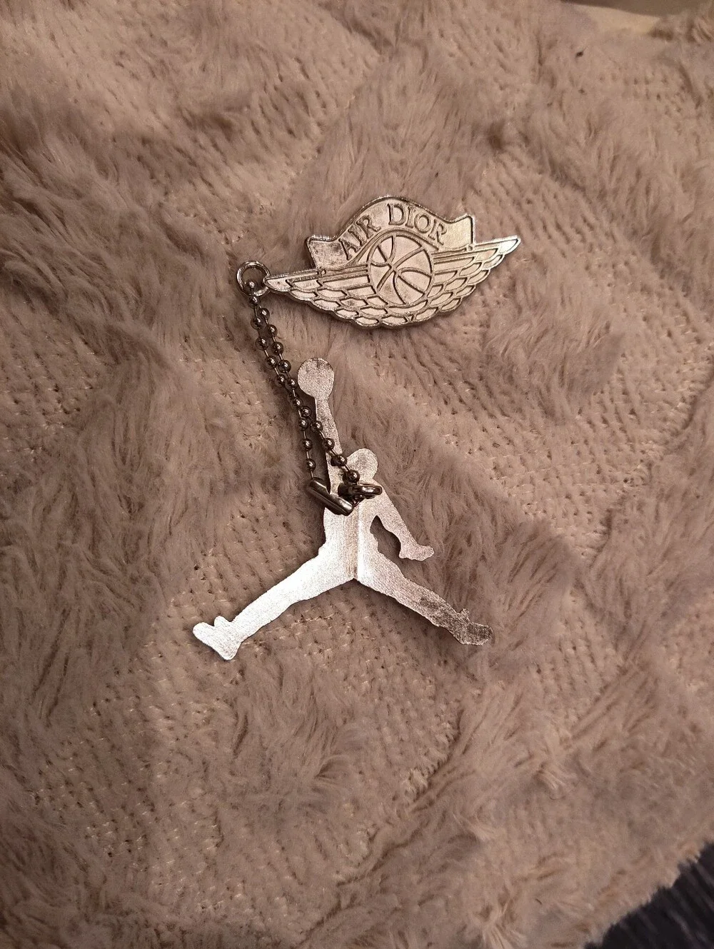 Two Keychains Air Jordan 1 and Air Door Key Chain Set Red Black Silver New